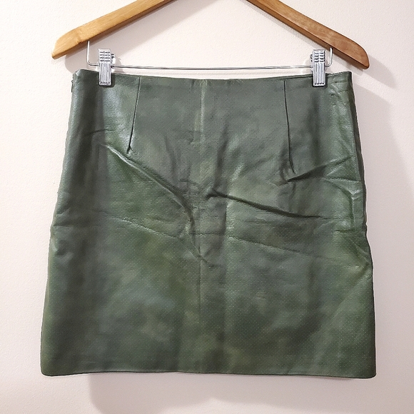 Shinestar - PU Faux Leather Lace Up Detail Skirt - Size L  (NWT) - Picture 5 of 8